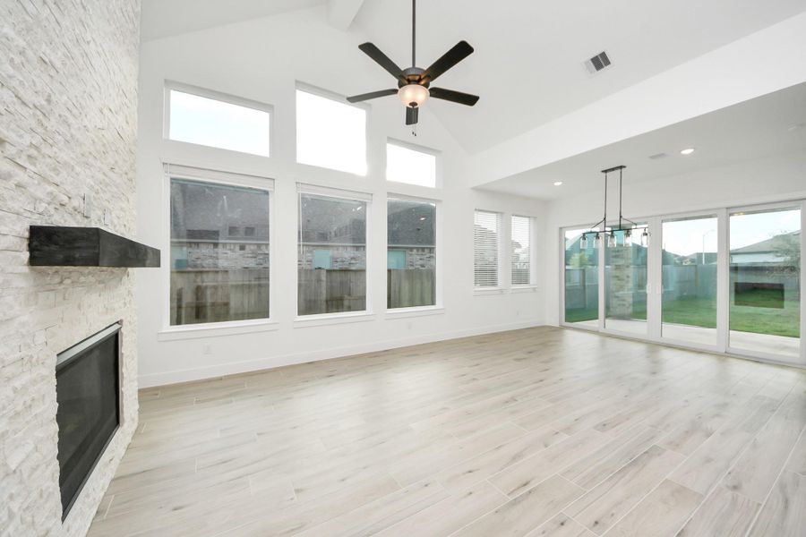 Spacious, unfurnished interior of a new home in Meridiana, Manvel (Image 16). Spacious, unfurnished interior of a new home in Meridiana, Manvel (Image 16).