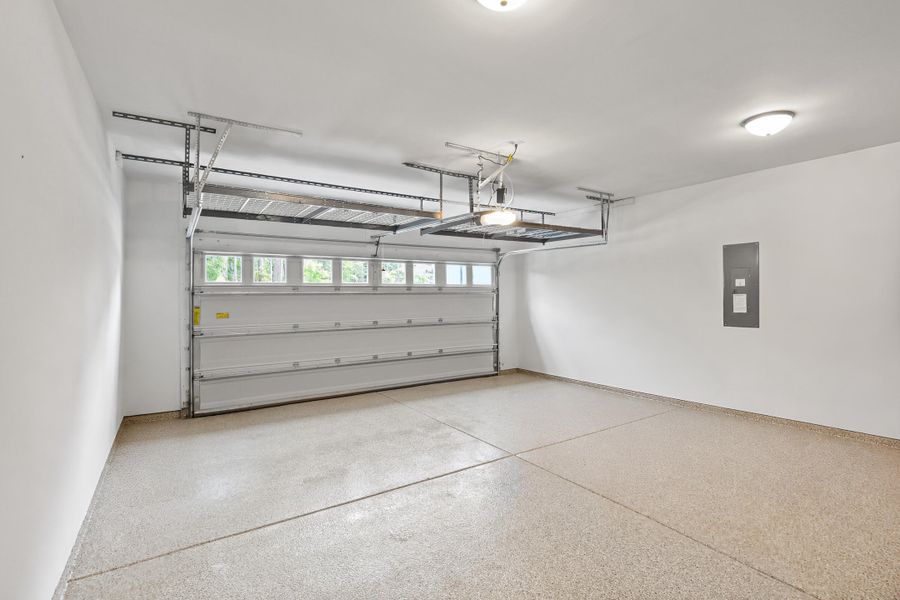 Spacious, unfurnished interior of a new home in , Summerville (Image 22).