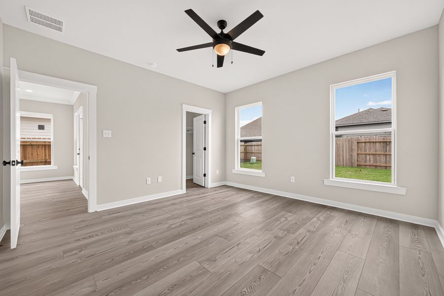 Spacious, unfurnished interior of a new home in Aldeana, Bonney (Image 37).