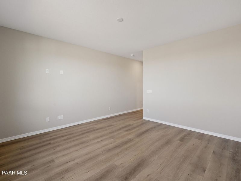 Spacious, unfurnished interior of a new home in North Ridge at Pronghorn Ranch, Prescott Valley (Image 36).
