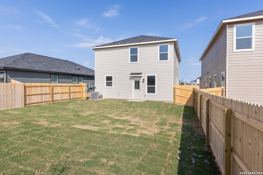 Exterior details and patio area of a home in Southton Cove, San Antonio (Image 4).
