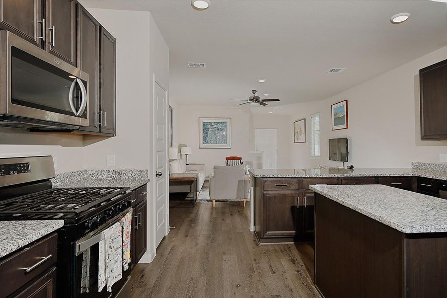 Furnished interior view inside a new home in River's Edge, Conroe (Image 10). Furnished interior view inside a new home in River's Edge, Conroe (Image 10).