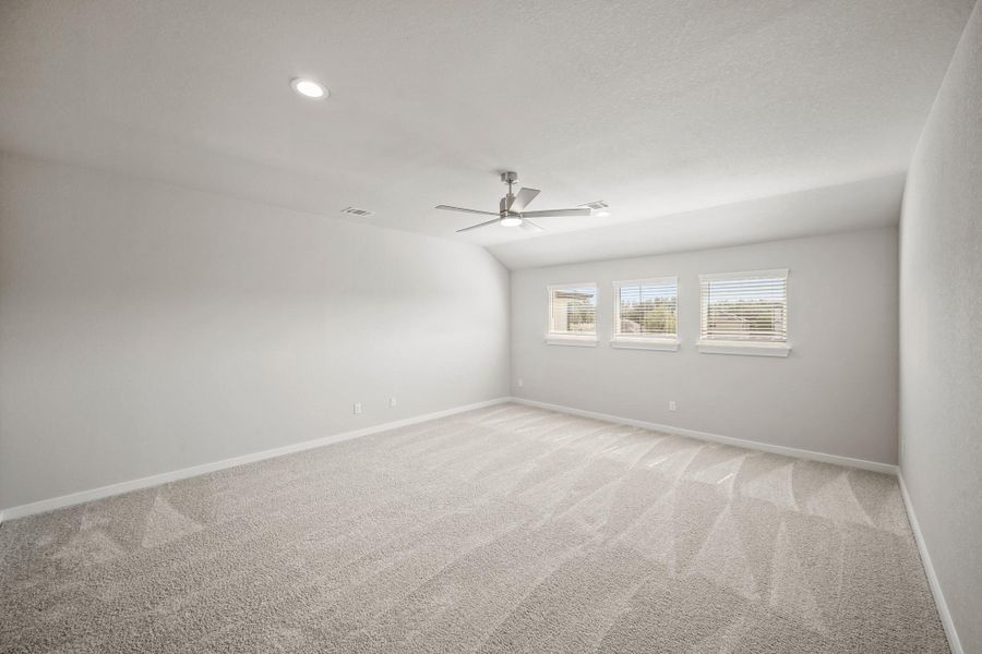 Spacious, unfurnished interior of a new home in Morton Creek Ranch, Katy (Image 13).