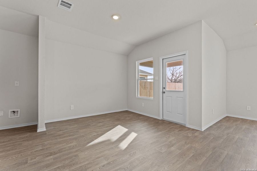Spacious, unfurnished interior of a new home in Navarro Fields, Seguin (Image 9).