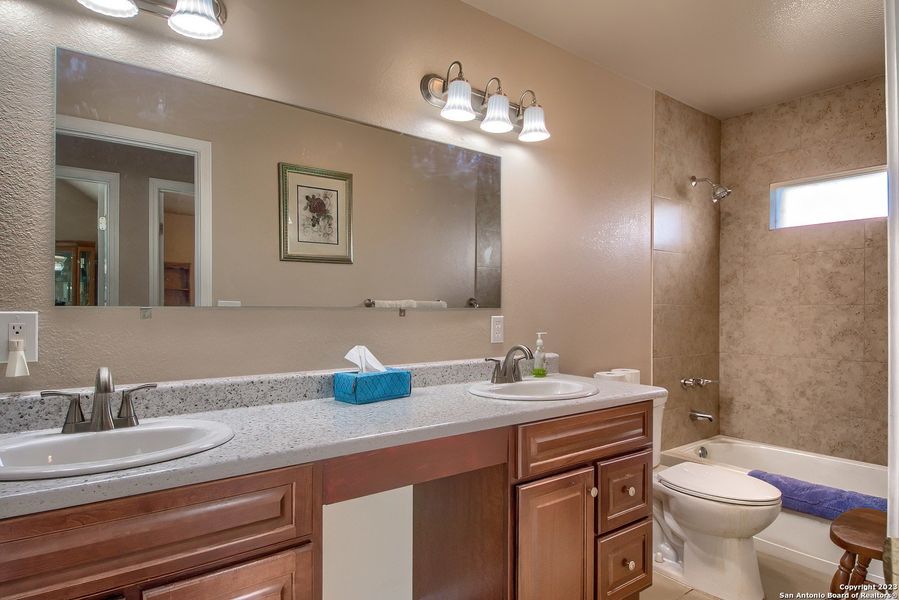 Furnished interior view inside a new home in , La Vernia (Image 17).