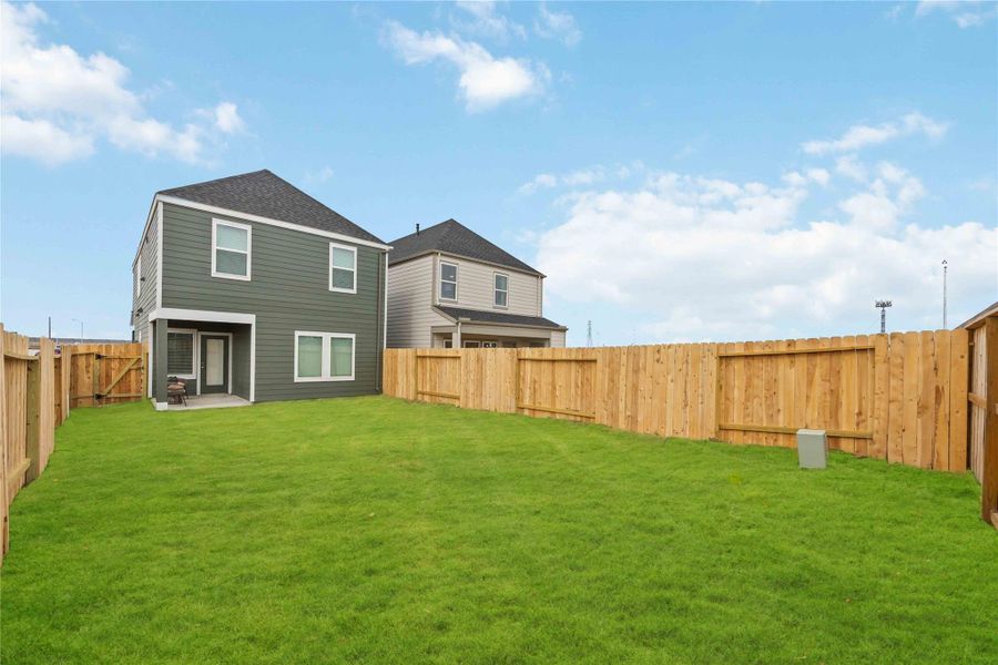 Exterior details and patio area of a home in Pinehaven, Houston (Image 24).