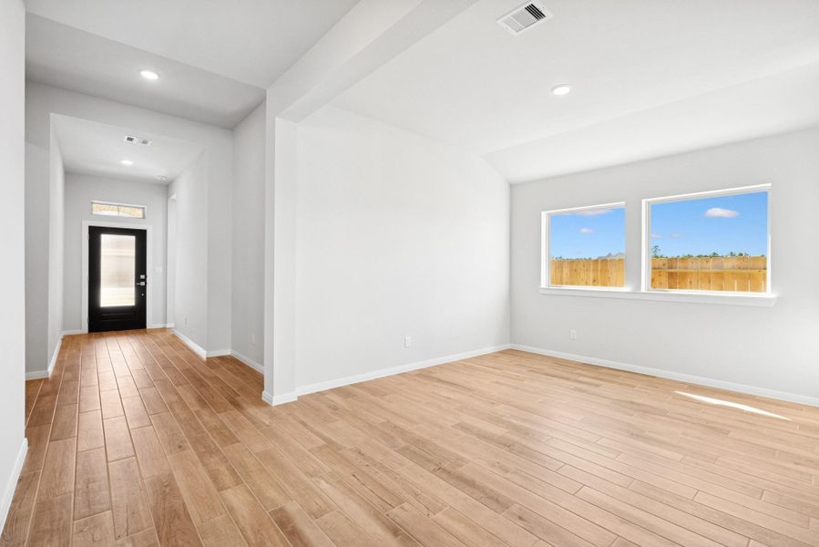 Spacious, unfurnished interior of a new home in Escondido 50' Homesites, Magnolia (Image 21).