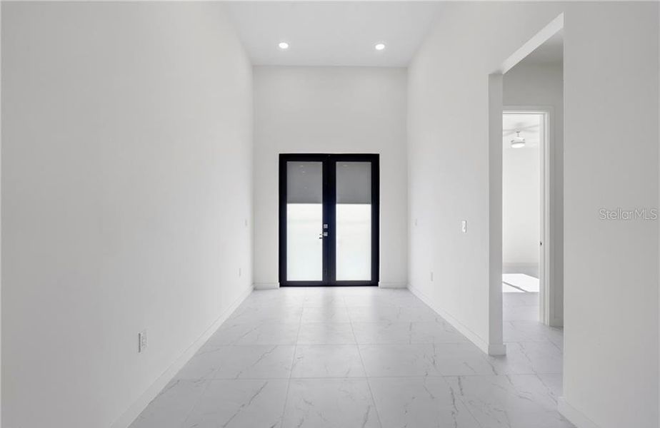 Spacious, unfurnished interior of a new home in , Cape Coral (Image 18).