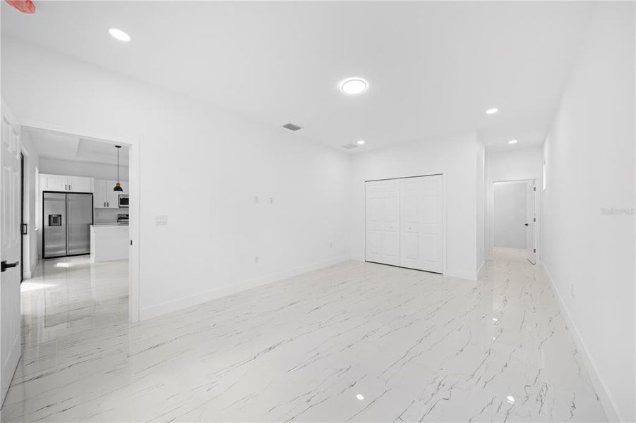 Spacious, unfurnished interior of a new home in , Lehigh Acres (Image 24).