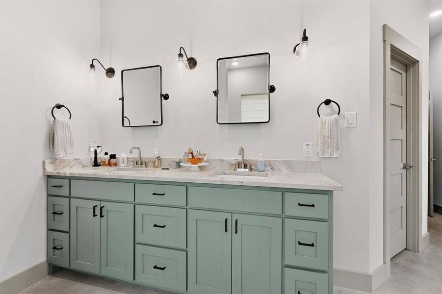 Furnished interior view inside a new home in , Whitewright (Image 6).
