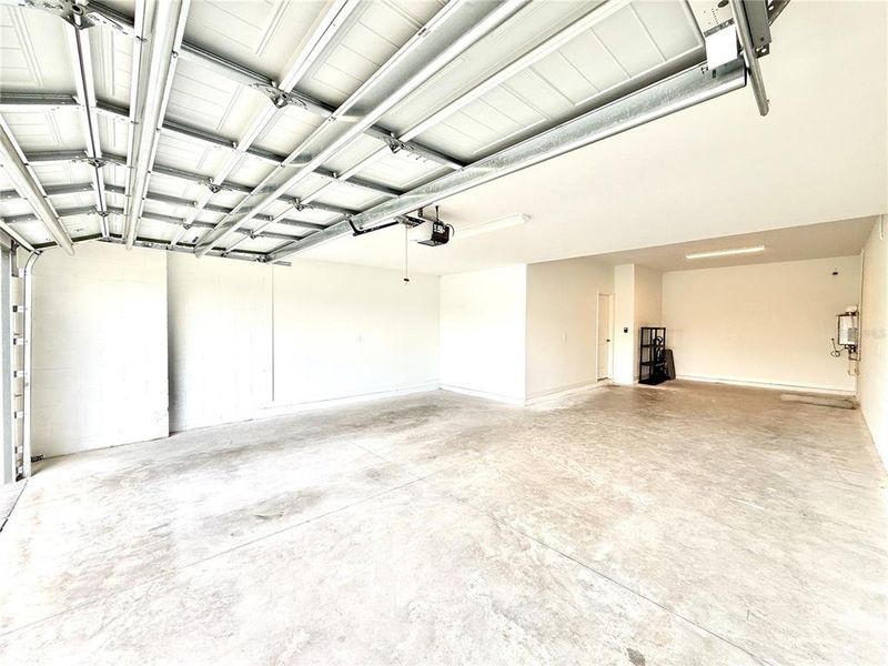 Spacious, unfurnished interior of a new home in , Bradenton (Image 40).