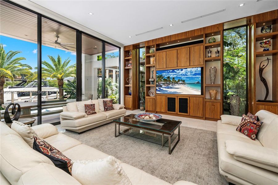 Community amenities in , Coral Gables (Image 38).