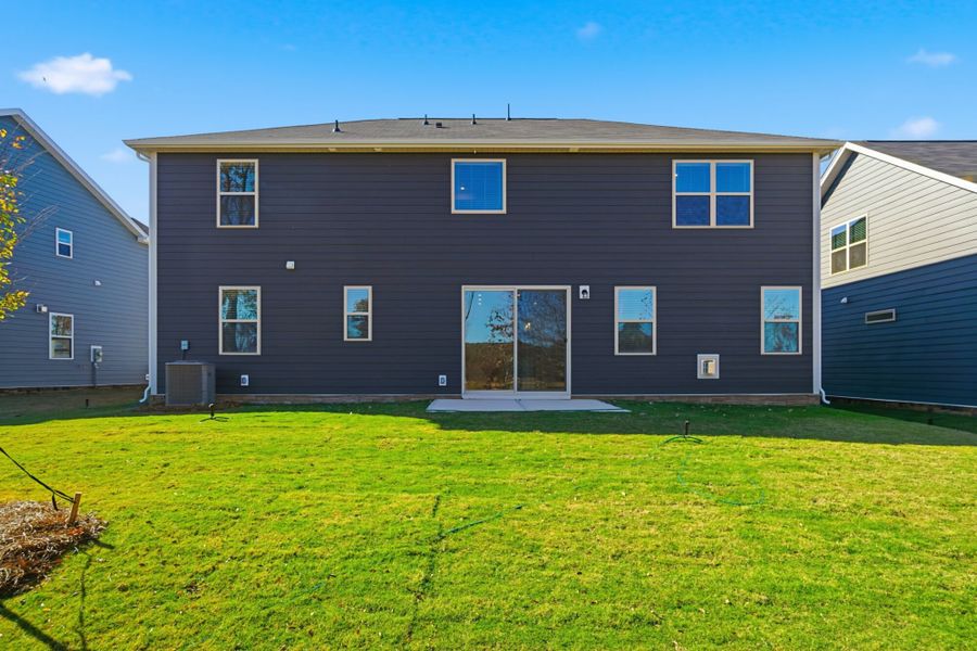 Exterior details and patio area of a home in Waxhaw Landing, Monroe (Image 4).