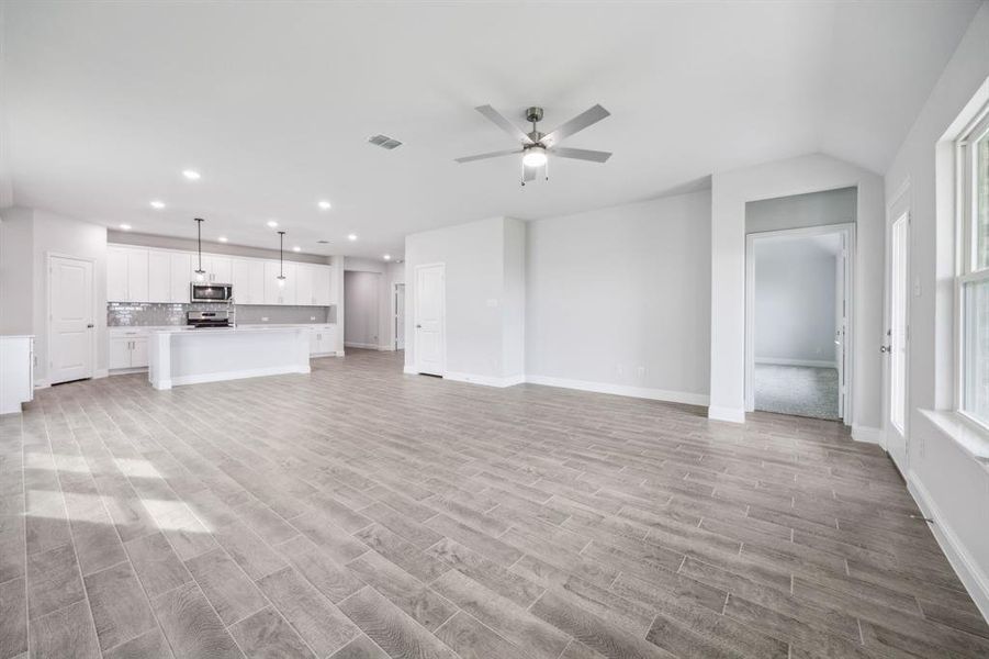 Spacious, unfurnished interior of a new home in Bellagio, Forney (Image 14).