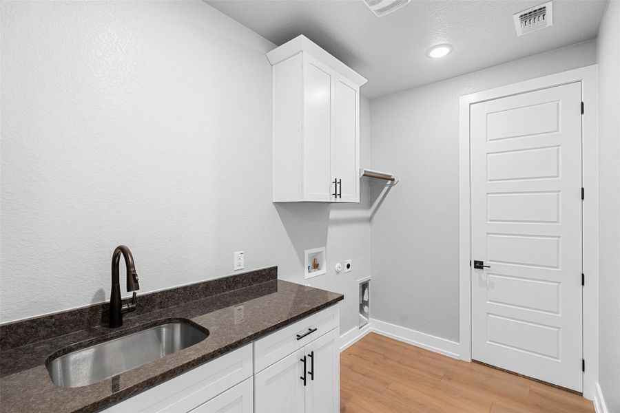 Furnished interior view inside a new home in , Nolanville (Image 9).