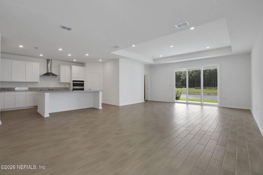 Spacious, unfurnished interior of a new home in Amberly, Green Cove Springs (Image 29).