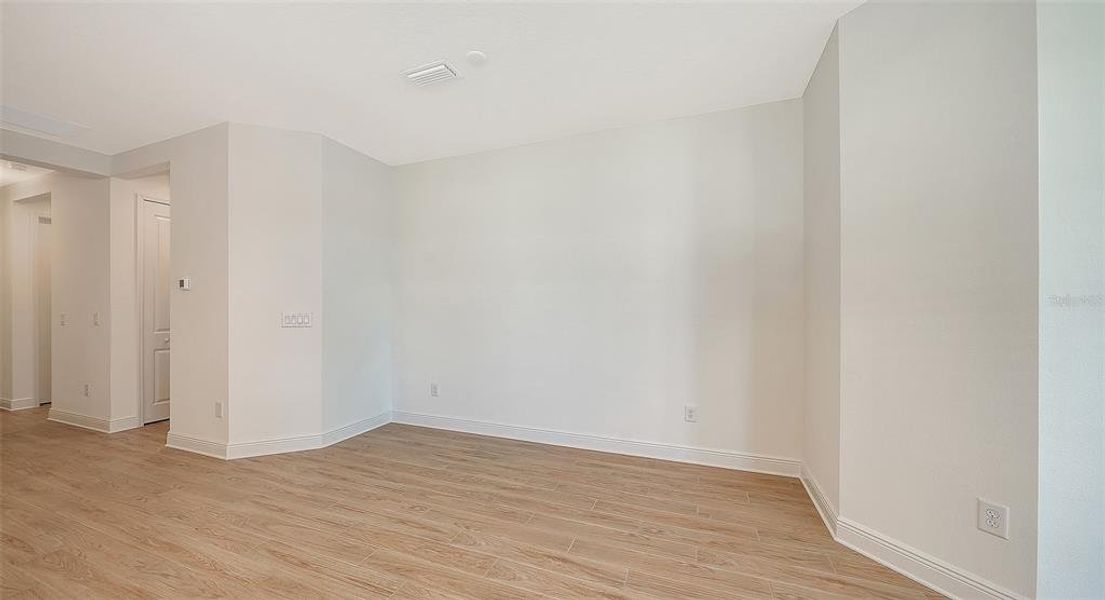 Spacious, unfurnished interior of a new home in , Bradenton (Image 20).