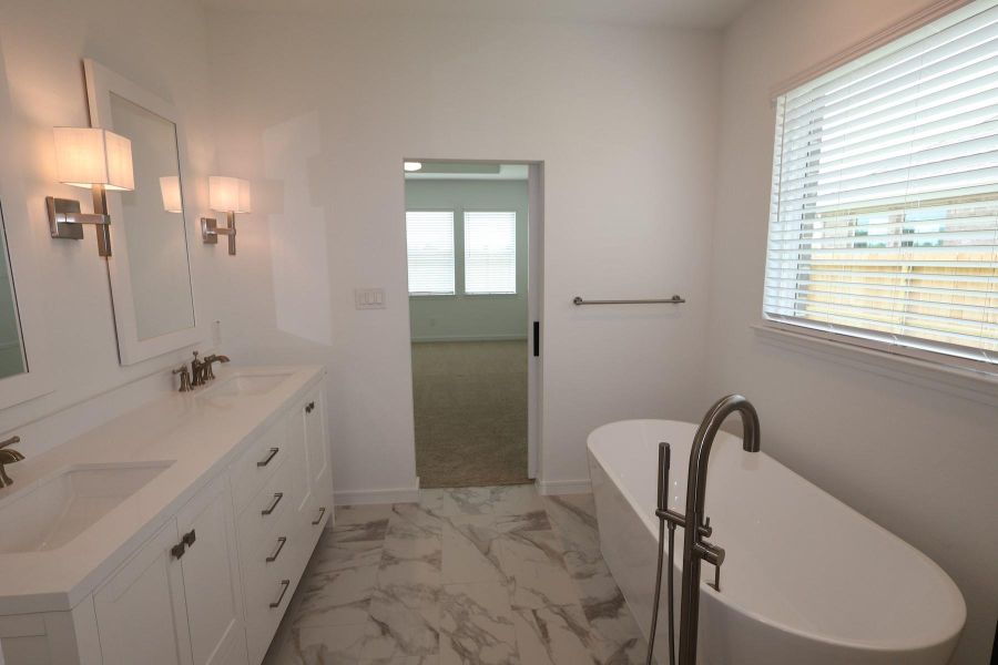 Serene primary bath