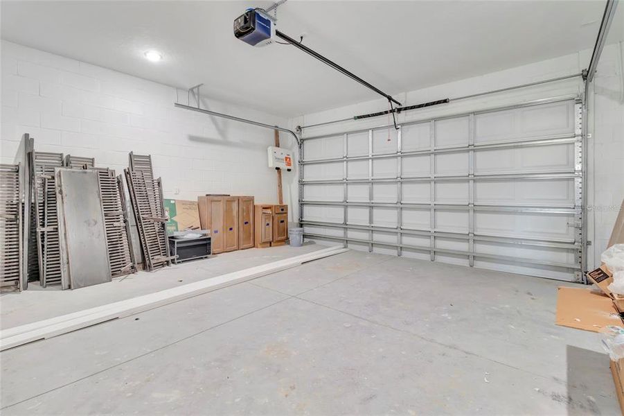 Spacious, unfurnished interior of a new home in , Ocala (Image 24).