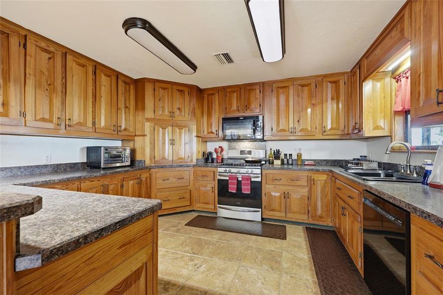 Furnished interior view inside a new home in , Bronson (Image 49).