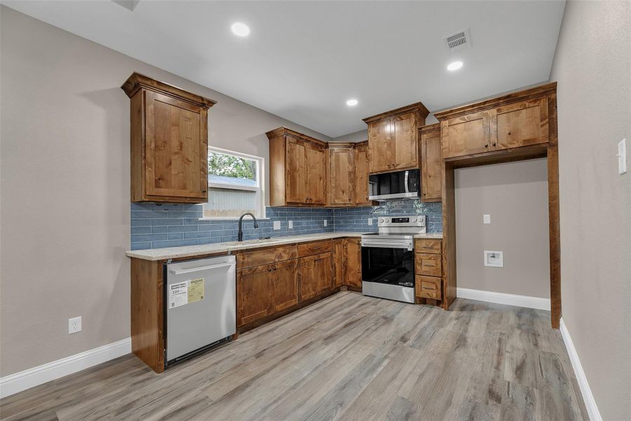 Furnished interior view inside a new home in , Navasota (Image 8).