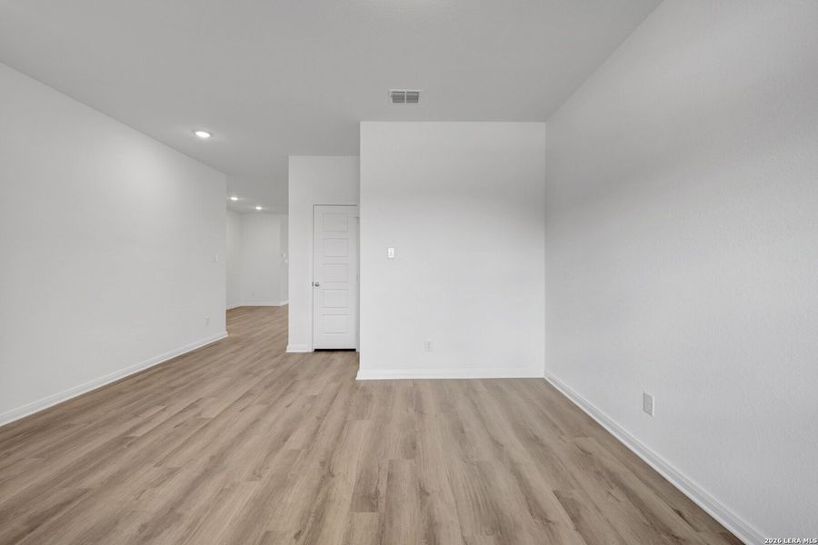 Spacious, unfurnished interior of a new home in Greenspoint Heights, Seguin (Image 25).