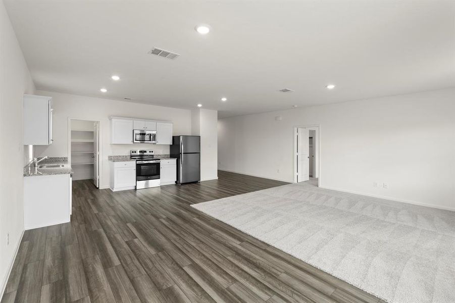 17. 815 Lexington - Dining (2)