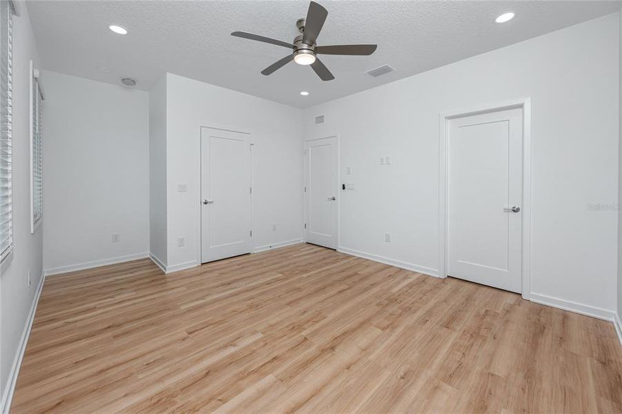 Spacious, unfurnished interior of a new home in , Tampa (Image 18).