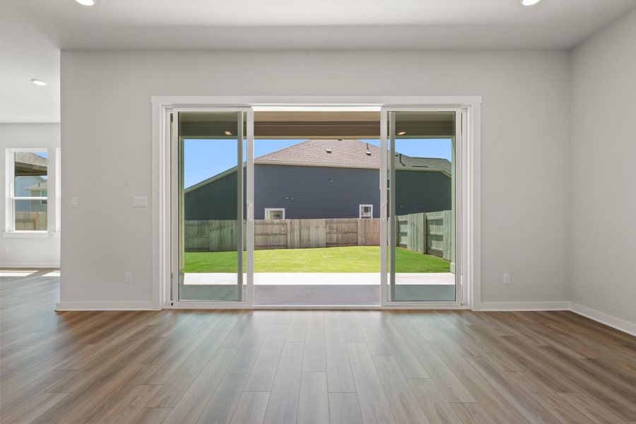 Spacious, unfurnished interior of a new home in Lariat, Liberty Hill (Image 29).