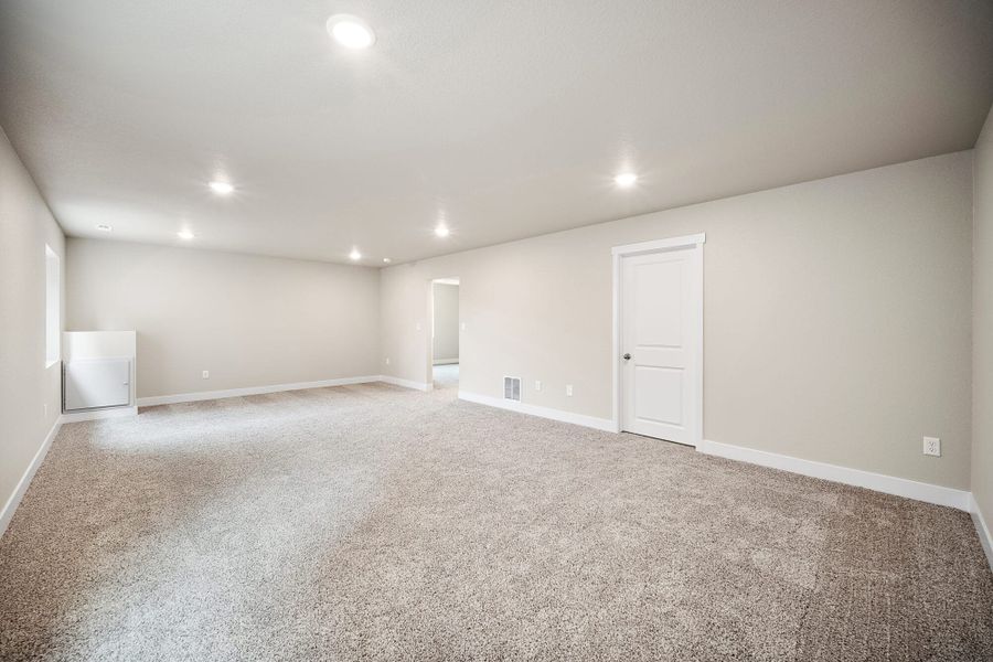 Spacious, unfurnished interior of a new home in Ridge at Lorson Ranch, Colorado Springs (Image 18).