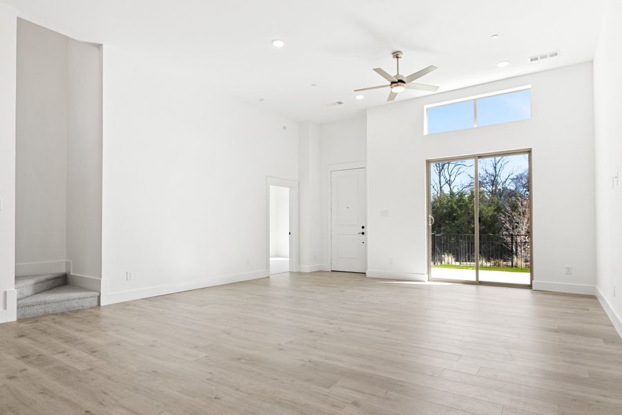 Spacious, unfurnished interior of a new home in Cottonwood Creek, Rowlett (Image 21).