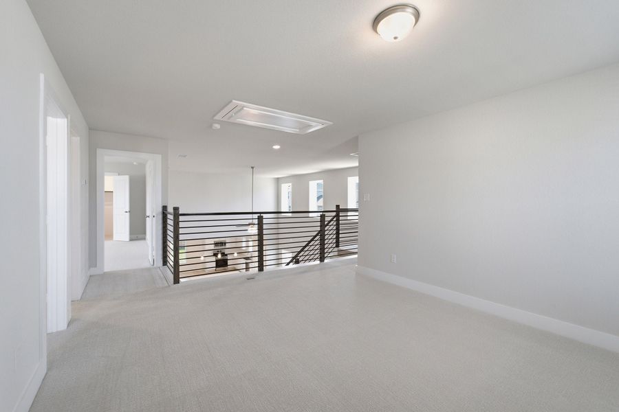 Spacious, unfurnished interior of a new home in Sunfield, Buda (Image 57).