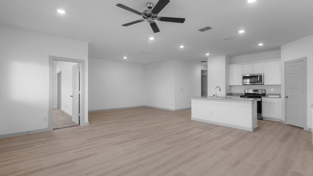 Representative unfurnished interior of a home built from the The Justin by D.R. Horton in Everest Heights, Lubbock (Image 11). Representative unfurnished interior of a home built from the The Justin by D.R. Horton in Everest Heights, Lubbock (Image 11).