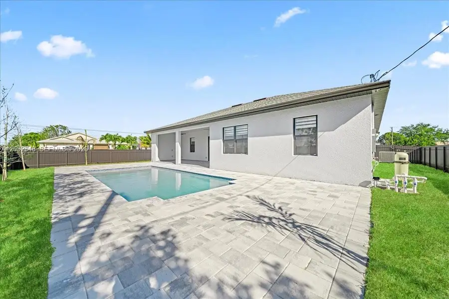 Exterior details and patio area of a home in , Cape Coral (Image 23).