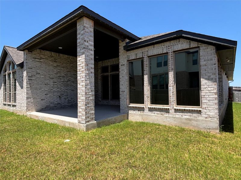 Exterior details and patio area of a home in Lariat 60', Liberty Hill (Image 18).