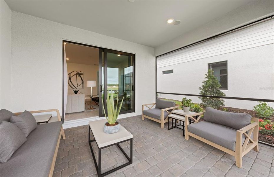 Exterior details and patio area of a home in , Bradenton (Image 3).