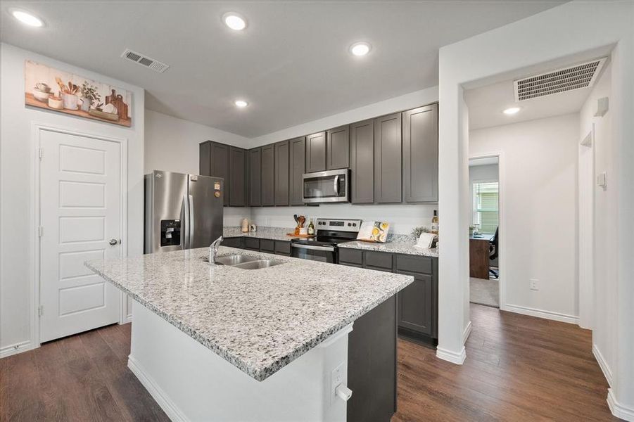 Furnished interior view inside a new home in Deer Creek, Fort Worth (Image 8).