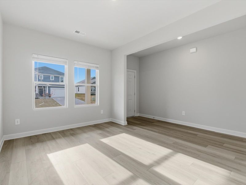 Spacious, unfurnished interior of a new home in Shiloh Valley, Piedmont (Image 11).