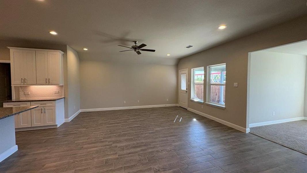 Spacious, unfurnished interior of a new home in Sandstone Estates, Granbury (Image 30).