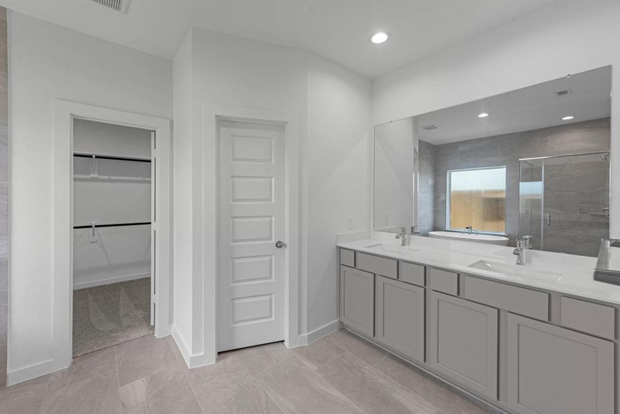 Furnished interior view inside a new home in Grand Mason Crossing, Katy (Image 10).