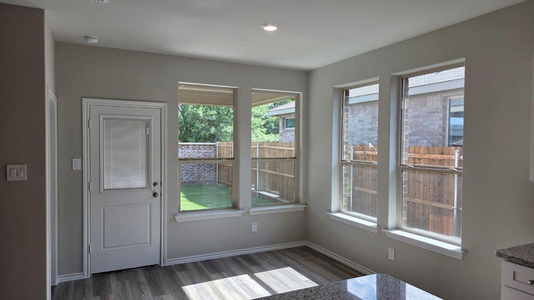 Spacious, unfurnished interior of a new home in Trails of Elizabeth Creek, Fort Worth (Image 8).