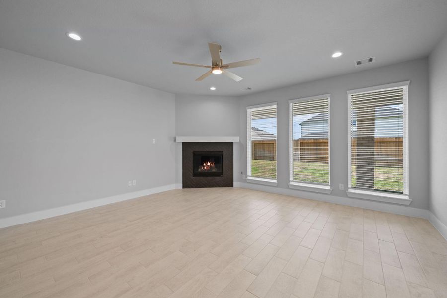 Spacious, unfurnished interior of a new home in Beacon Hill, Waller (Image 11).