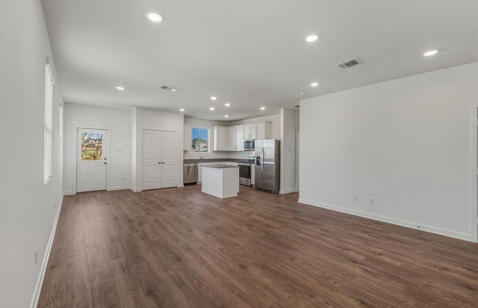 Spacious, unfurnished interior of a new home in Sonterra, Jarrell (Image 39).