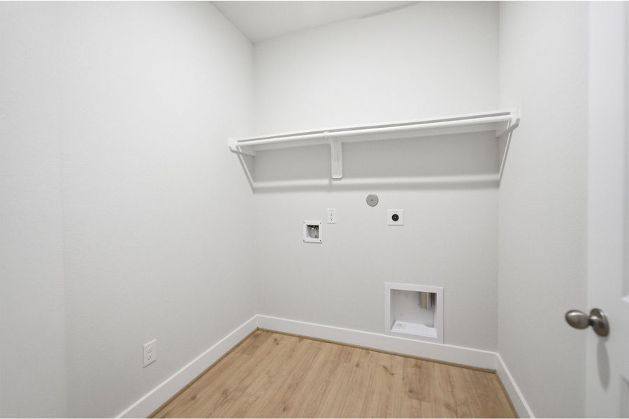Spacious, unfurnished interior of a new home in Bay Creek, Baytown (Image 24).