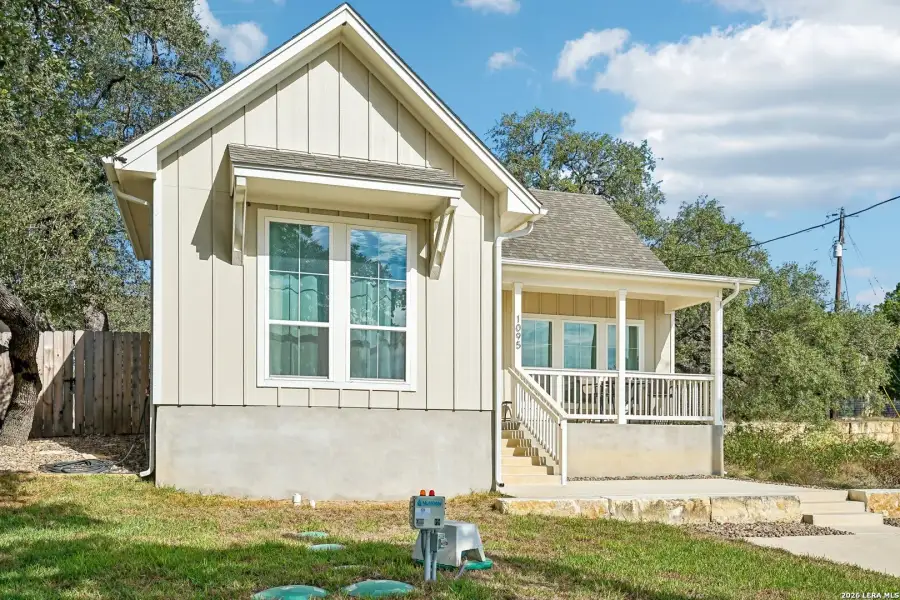 Exterior details and patio area of a home in , Canyon Lake (Image 28).