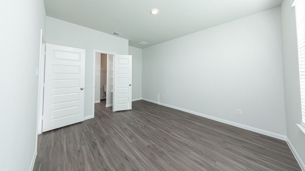 Representative unfurnished interior of a home built from the The Hawthorn by Legend Homes in Rocky Creek Crossing, Crowley (Image 14).