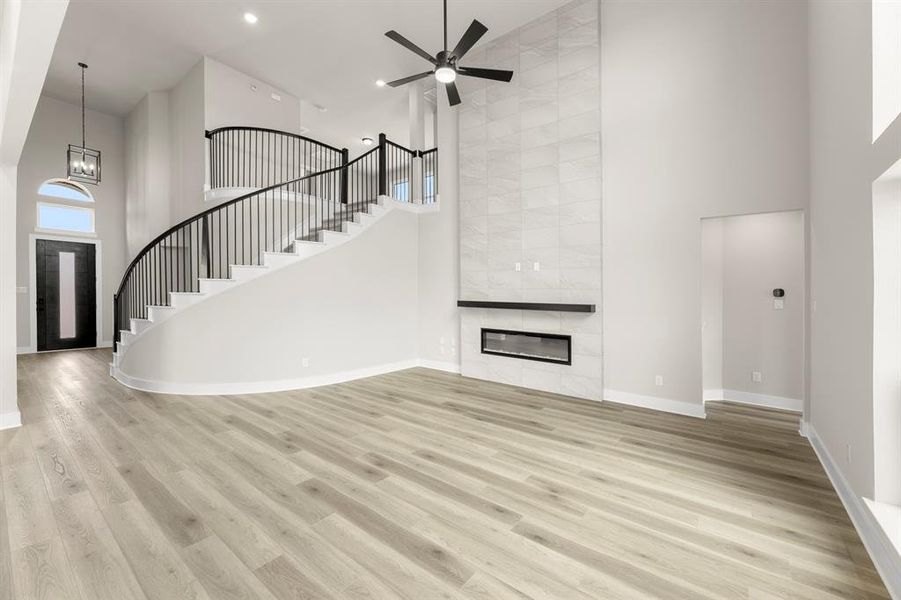 08. 941 Gold Finch - Family (2)