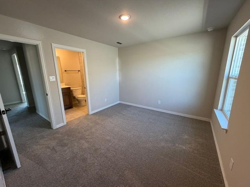 Spacious, unfurnished interior of a new home in Waterford Park, Weatherford (Image 9). Spacious, unfurnished interior of a new home in Waterford Park, Weatherford (Image 9).