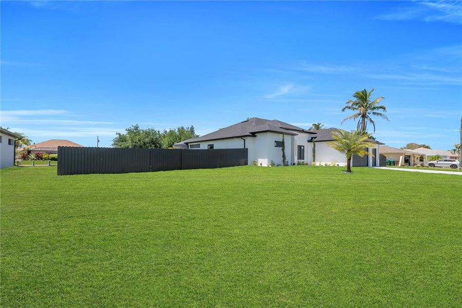 Exterior details and patio area of a home in , Cape Coral (Image 35).