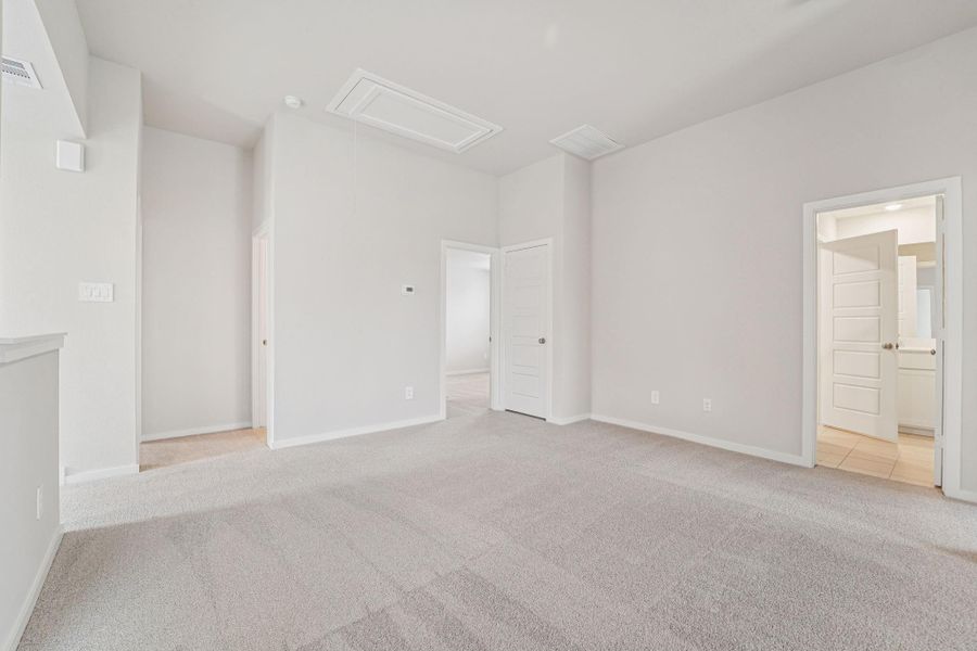 Spacious, unfurnished interior of a new home in Granger Pointe - Premier Series, Conroe (Image 22).